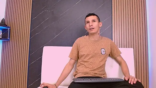 Snapshot of Isak_Berekoa chatting on 05.18.26 Isak Berekoa online show from 05.18.26