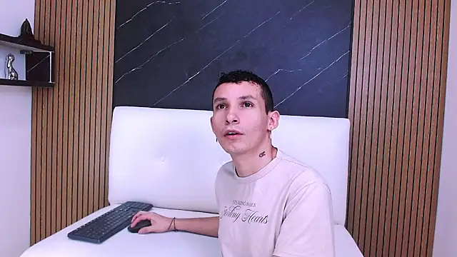 Snapshot of Isak_Berekoa chatting on 05.24.26 Isak Berekoa online show from 05.24.26