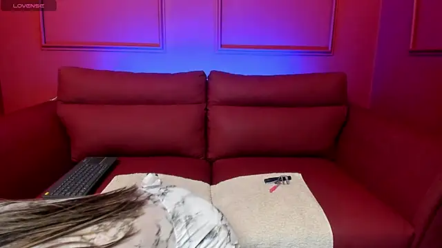 HannaCarttier  online show from 05.25.26