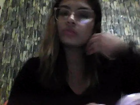 Snapshot of BabyCinnamon1 chatting on 06.11.26 BabyCinnamon1 online show from 06.11.26