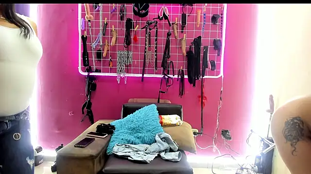 Snapshot of MistressMia_bdsm chatting on 05.13.26 MistressMia bdsm online show from 05.13.26