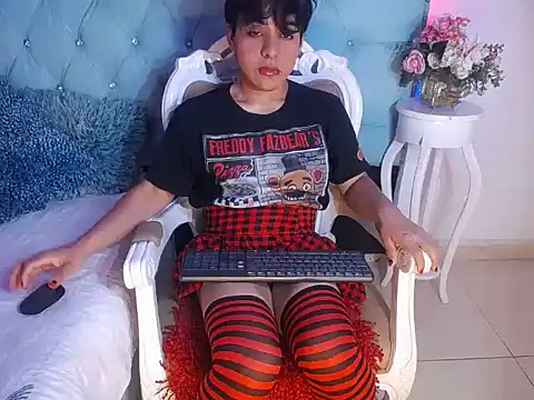 Snapshot of Tiff_Styless chatting on 05.19.26 Tiff Styless online show from 05.19.26