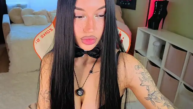 Regina Amour online show from 07.12.26