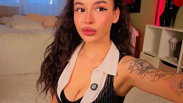 Regina Amour online show from 07.25.26