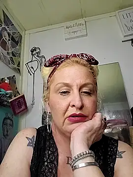 Snapshot of NutNmyGUTdaddy chatting on 06.17.26 NutNmyGUTdaddy online show from 06.17.26