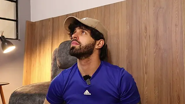 Snapshot of JuanMillano chatting on 05.19.26 JuanMillano online show from 05.19.26