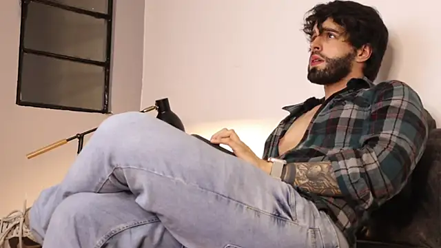 Snapshot of JuanMillano chatting on 05.30.26 JuanMillano online show from 05.30.26