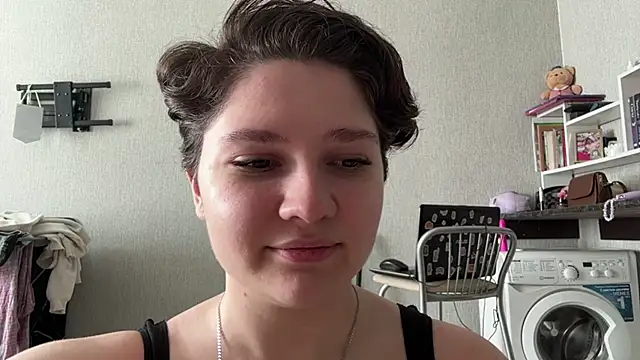 Snapshot of LizCumens chatting on 05.15.26 LizCumens online show from 05.15.26
