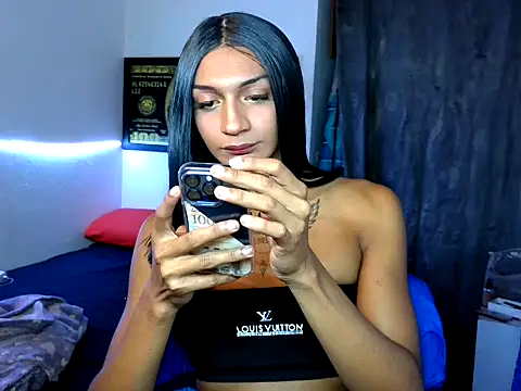 Snapshot of Alexxasexy chatting on 05.20.26 Alexxasexy online show from 05.20.26