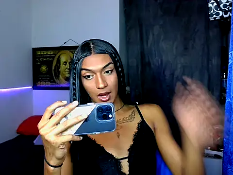 Snapshot of Alexxasexy chatting on 05.21.26 Alexxasexy online show from 05.21.26