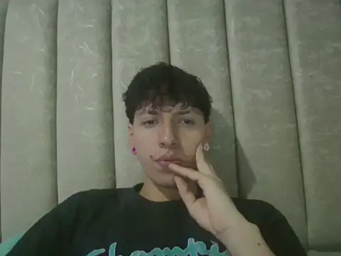 Snapshot of Noah_mod chatting on 05.26.26 Noah mod online show from 05.26.26