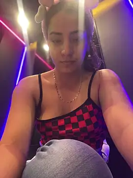 Snapshot of Bella-Saint chatting on 05.25.26 Bella-Saint online show from 05.25.26