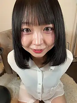 Snapshot of yu_nya chatting on 05.14.26 yu nya online show from 05.14.26