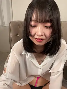 Snapshot of yu_nya chatting on 05.16.26 yu nya online show from 05.16.26