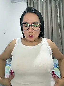 Snapshot of rousee69_ chatting on 05.21.26 rousee69 online show from 05.21.26
