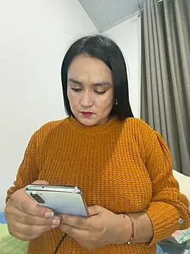 Snapshot of rousee69_ chatting on 05.26.26 rousee69 online show from 05.26.26