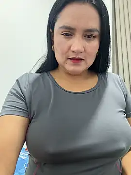 Snapshot of rousee69_ chatting on 05.27.26 rousee69 online show from 05.27.26