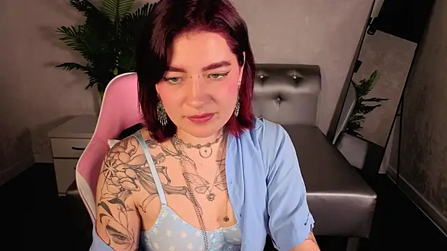 Snapshot of Nikki_Gringer chatting on 05.27.26 Nikki Gringer online show from 05.27.26