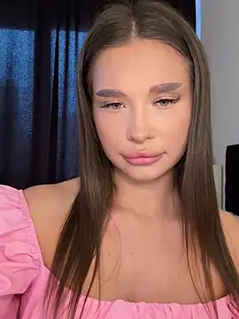 Snapshot of BeautyBella_ chatting on 05.18.26 BeautyBella online show from 05.18.26