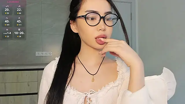Snapshot of adelinya chatting on 05.24.26 adelinya online show from 05.24.26