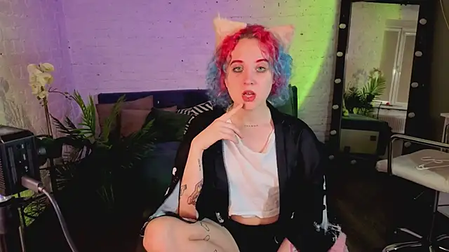 Snapshot of ScarlettSparkss chatting on 05.15.26 ScarlettSparkss online show from 05.15.26