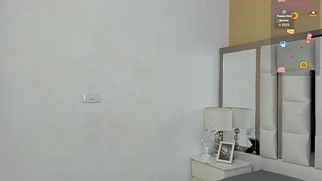 SophiaScottX online show from 06.25.26