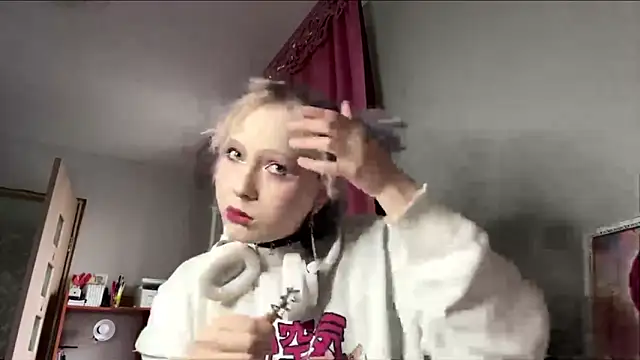 Snapshot of CuteLilit chatting on 05.14.26 CuteLilit online show from 05.14.26