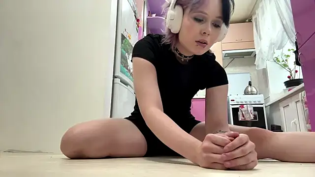 Snapshot of CuteLilit chatting on 05.17.26 CuteLilit online show from 05.17.26