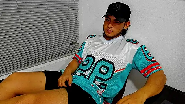Snapshot of louis_rueda chatting on 05.27.26 louis rueda online show from 05.27.26