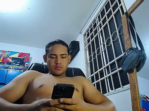 Snapshot of louis_rueda chatting on 06.20.26 louis rueda online show from 06.20.26