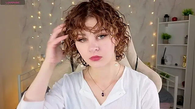Snapshot of Kira__Fluffy chatting on 07.04.26 Kira Fluffy online show from 07.04.26
