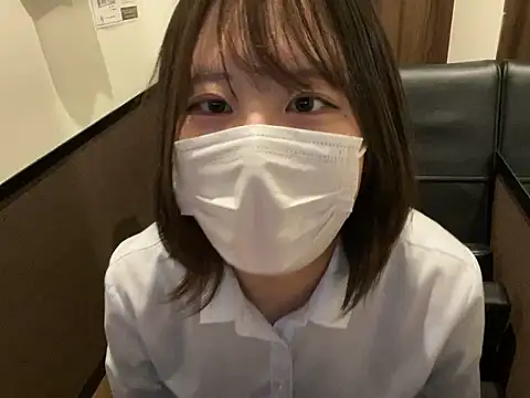 Snapshot of miniminimo_o chatting on 06.04.26 miniminimo o online show from 06.04.26