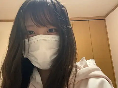 Snapshot of miniminimo_o chatting on 06.18.26 miniminimo o online show from 06.18.26