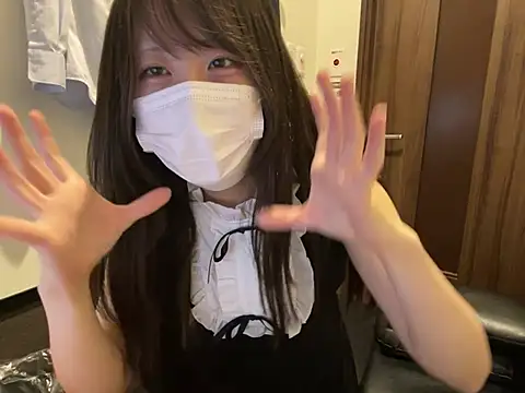 Snapshot of miniminimo_o chatting on 06.19.26 miniminimo o online show from 06.19.26