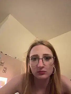 Snapshot of LauraundSteve_ chatting on 05.22.26 LauraundSteve online show from 05.22.26