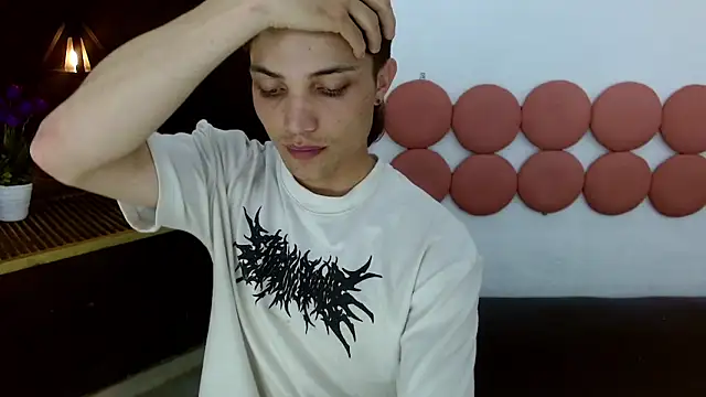 Snapshot of MaxxLouis chatting on 05.29.26 MaxxLouis online show from 05.29.26