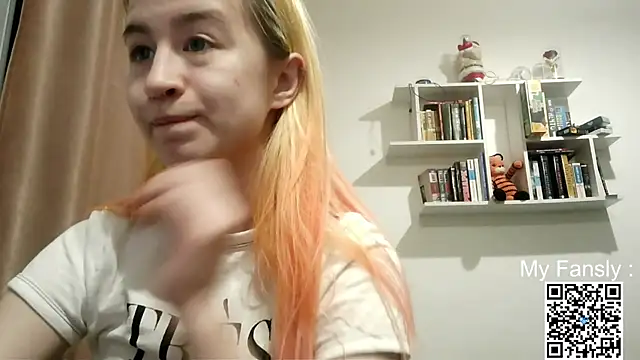 Snapshot of Emilya201 chatting on 05.17.26 Emilya201 online show from 05.17.26