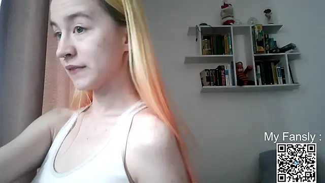 Snapshot of Emilya201 chatting on 05.18.26 Emilya201 online show from 05.18.26