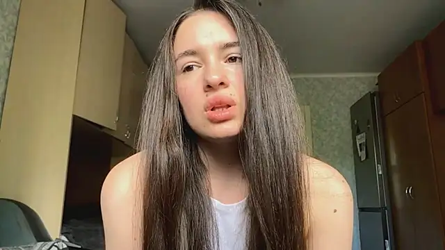 Snapshot of CarolineRu chatting on 05.29.26 CarolineRu online show from 05.29.26