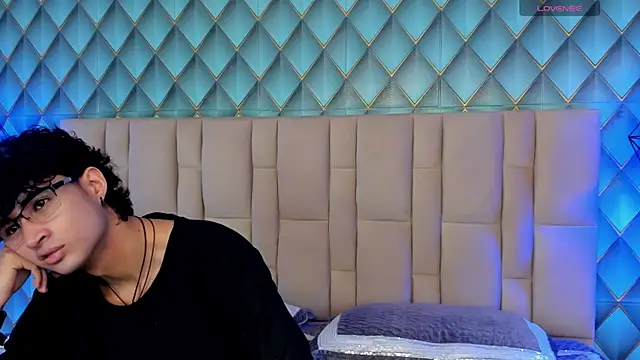 Snapshot of Sofia-Ethan chatting on 05.25.26 Sofia-Ethan online show from 05.25.26