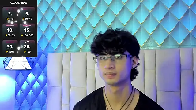 Snapshot of Sofia-Ethan chatting on 05.28.26 Sofia-Ethan online show from 05.28.26