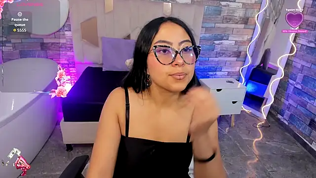 Amhira Tay online show from 07.25.26
