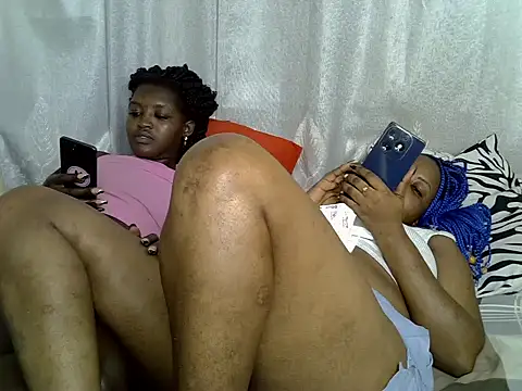 Snapshot of Lorainebabes chatting on 06.11.26 Lorainebabes online show from 06.11.26