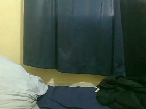 Snapshot of naughty-slender chatting on 05.21.26 naughty-slender online show from 05.21.26