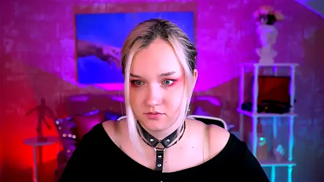 Snapshot of ViolettWoods chatting on 05.29.26 ViolettWoods online show from 05.29.26