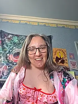 Snapshot of Izzylove47 chatting on 05.17.26 Izzylove47 online show from 05.17.26