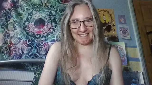 Snapshot of Izzylove47 chatting on 05.25.26 Izzylove47 online show from 05.25.26