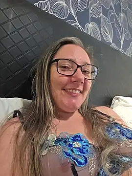Snapshot of Izzylove47 chatting on 07.17.26 Izzylove47 online show from 07.17.26