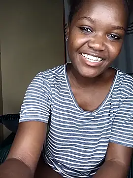 Snapshot of little_creamy chatting on 05.18.26 little creamy online show from 05.18.26