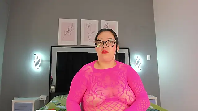 Snapshot of zoe_curvyy chatting on 06.01.26 zoe curvyy online show from 06.01.26